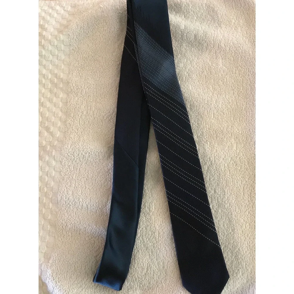 JF J Ferrar Men's Blue, White Neck Tie‎